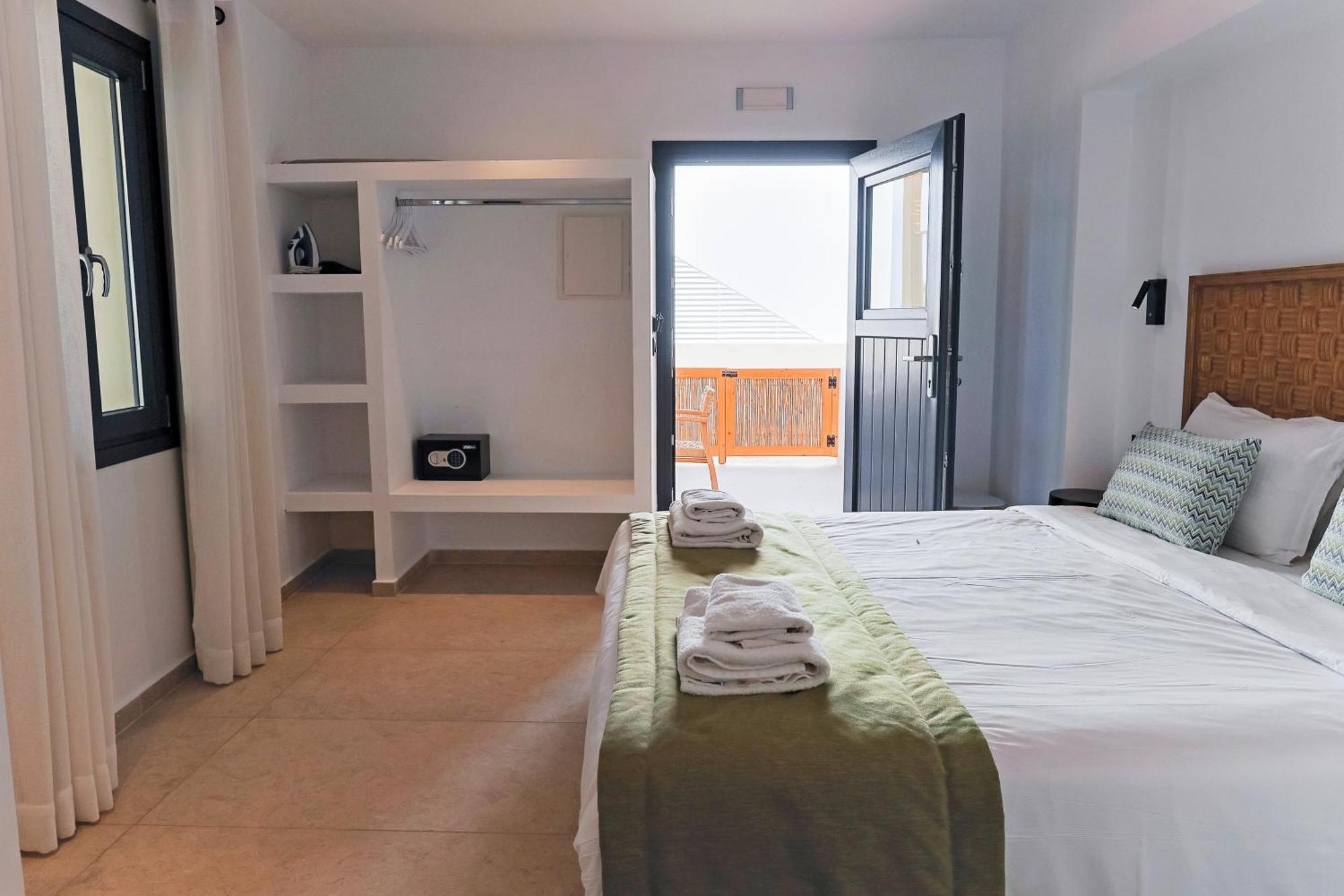 La Maltese Boutique Paros Daire Zambujeira do Mar Oda fotoğraf